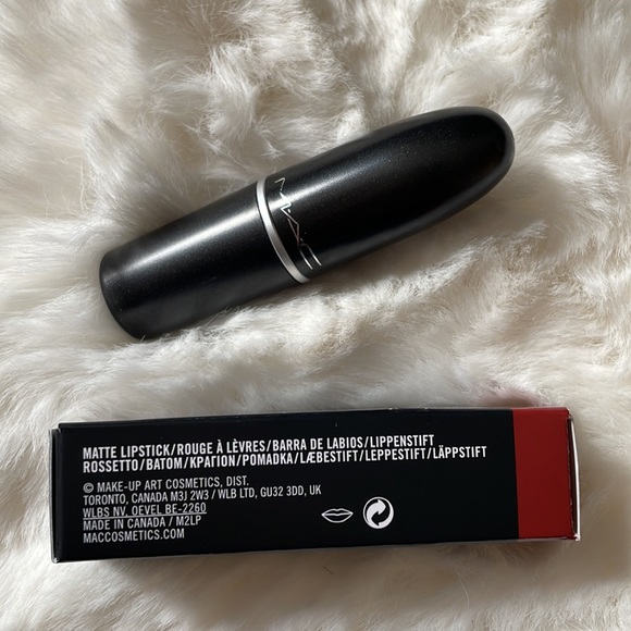 MAC CHILI matte lipstick shade 602 - Picture 2 of 8
